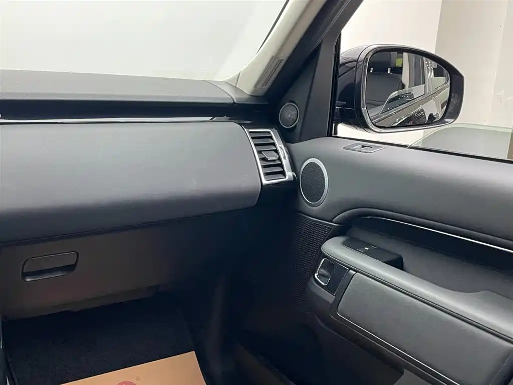 Land Rover Discovery 2018 3.0 SC V6 SE фото 27