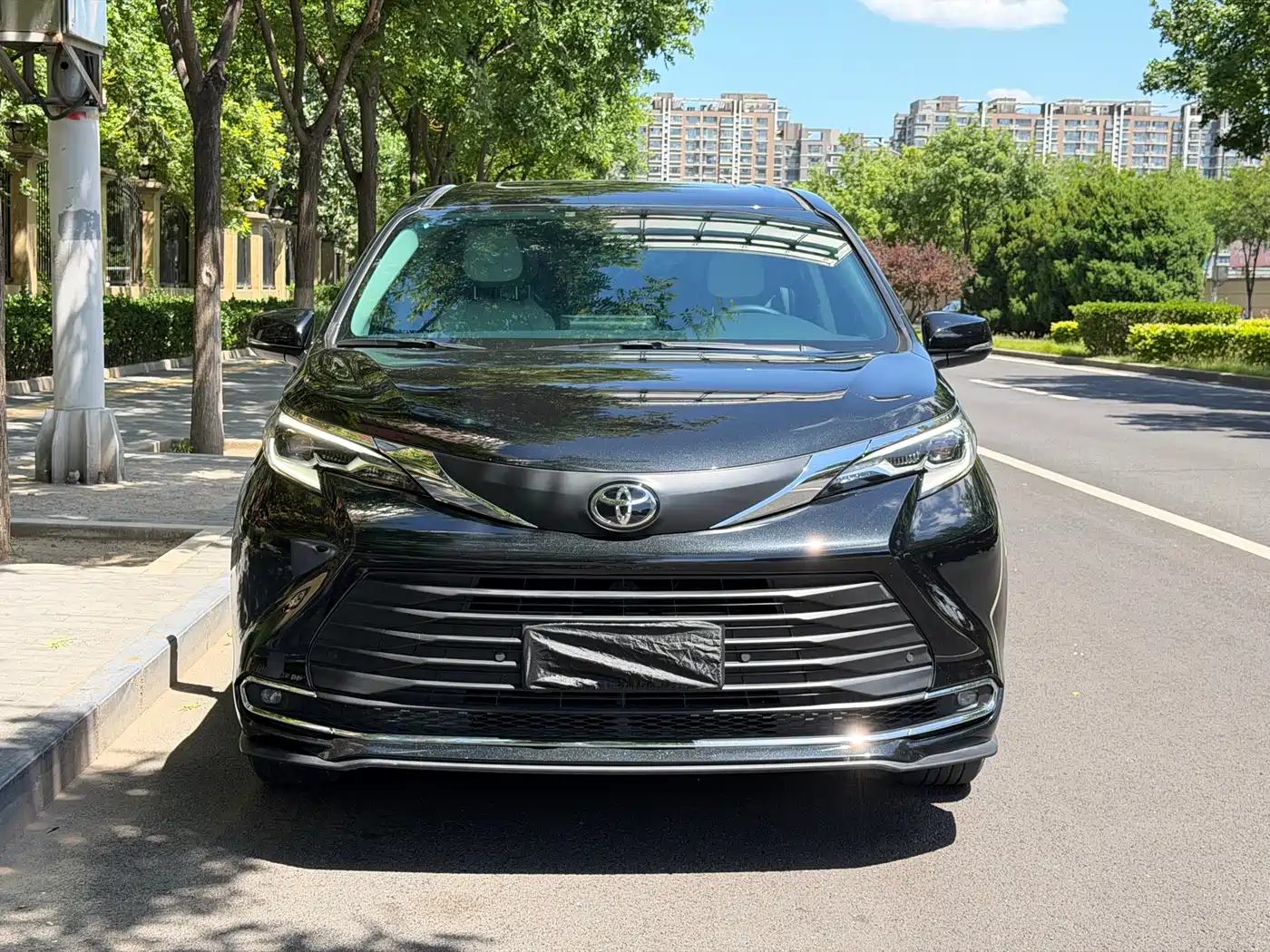 Toyota Sienna 2024 2.5L Hybrid Comfort Edition фото 2