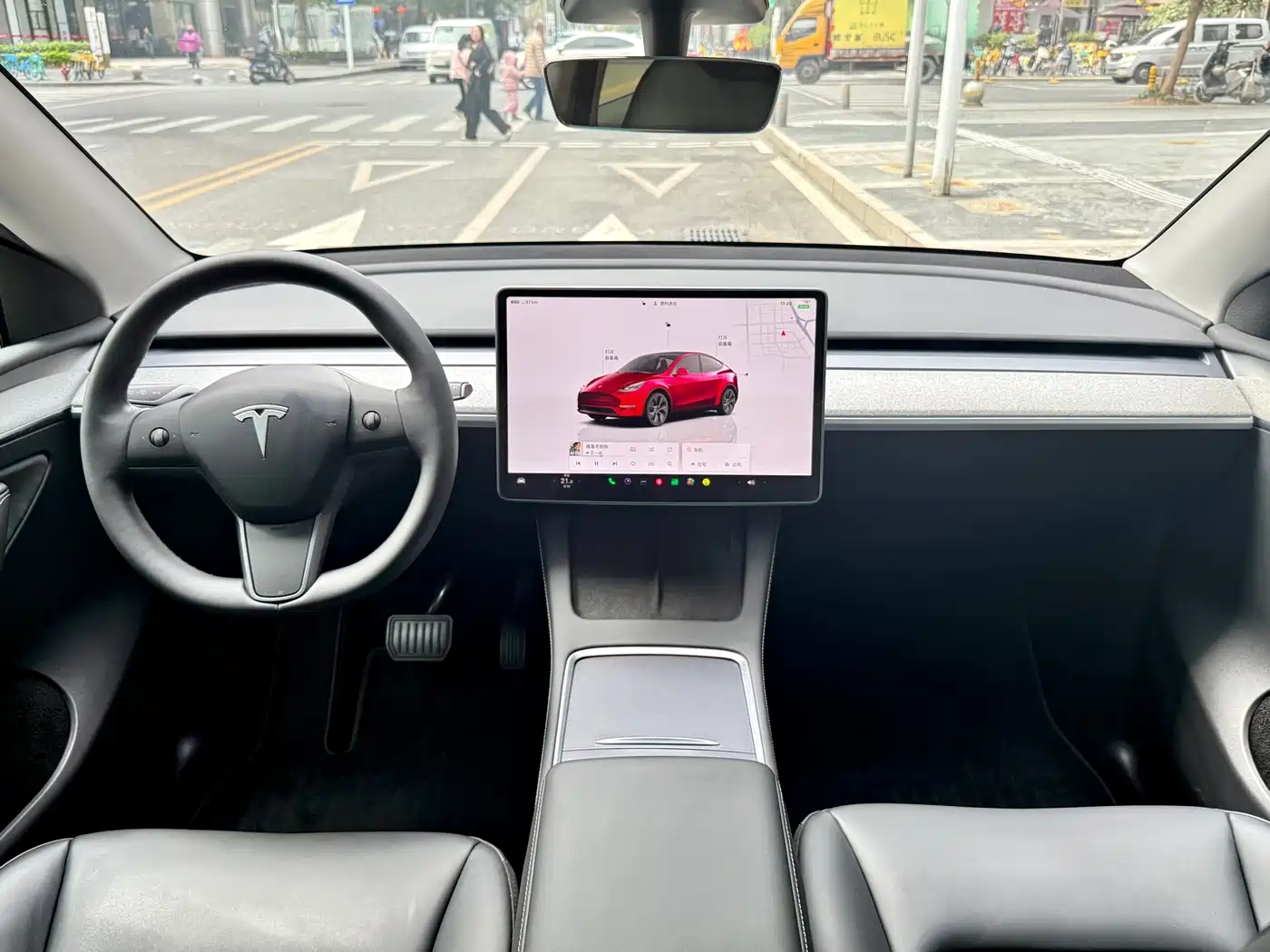TESLA MODEL Y