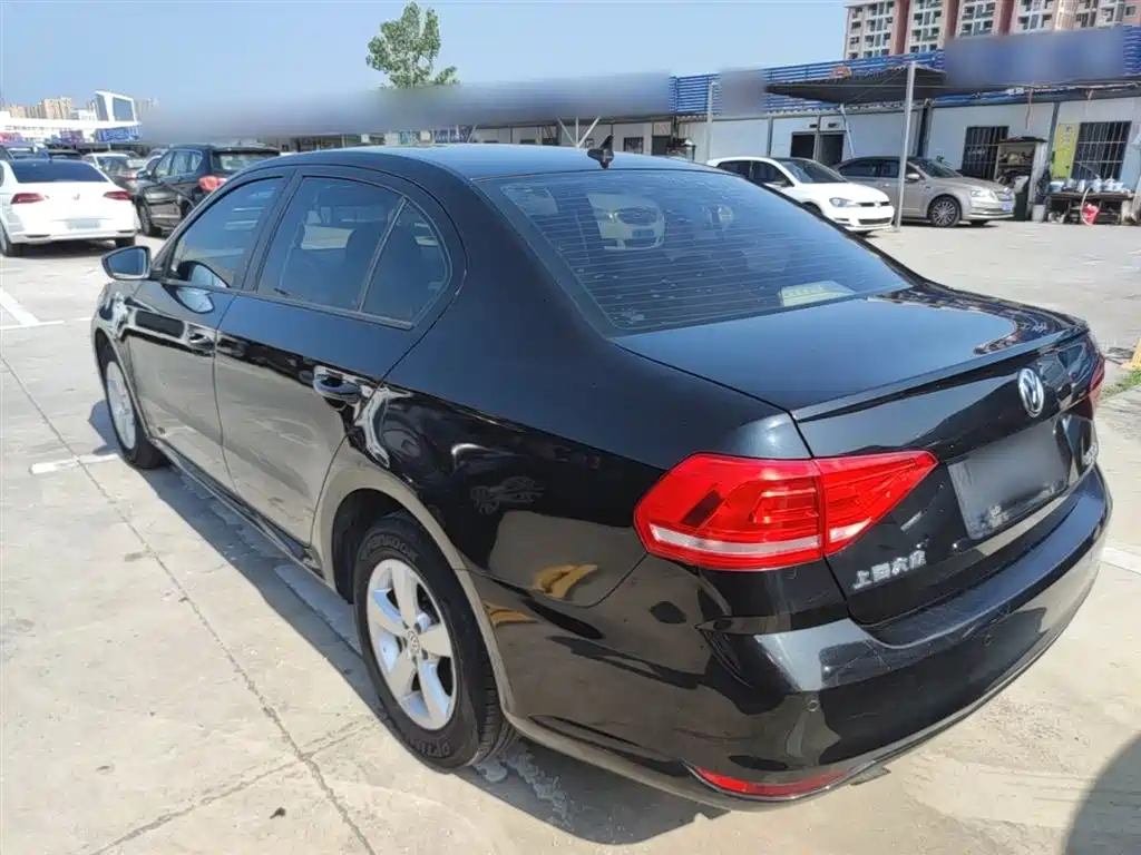 Volkswagen Lavida 2015 1.6L Automatic Trend Edition фото 5