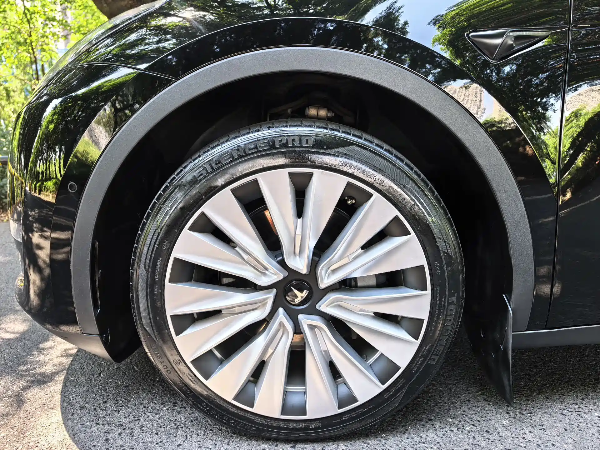 Photo 16 - Tesla Model Y