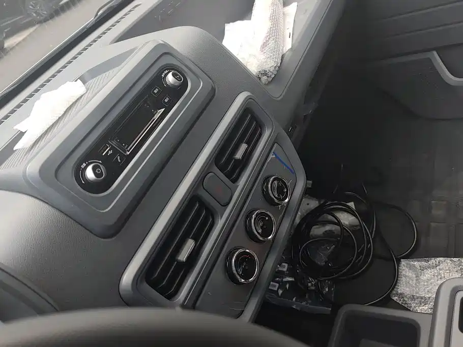 Wuling Motors Wuling Yangguang 2026 2026 Model 330km Passenger Van Comfort Version