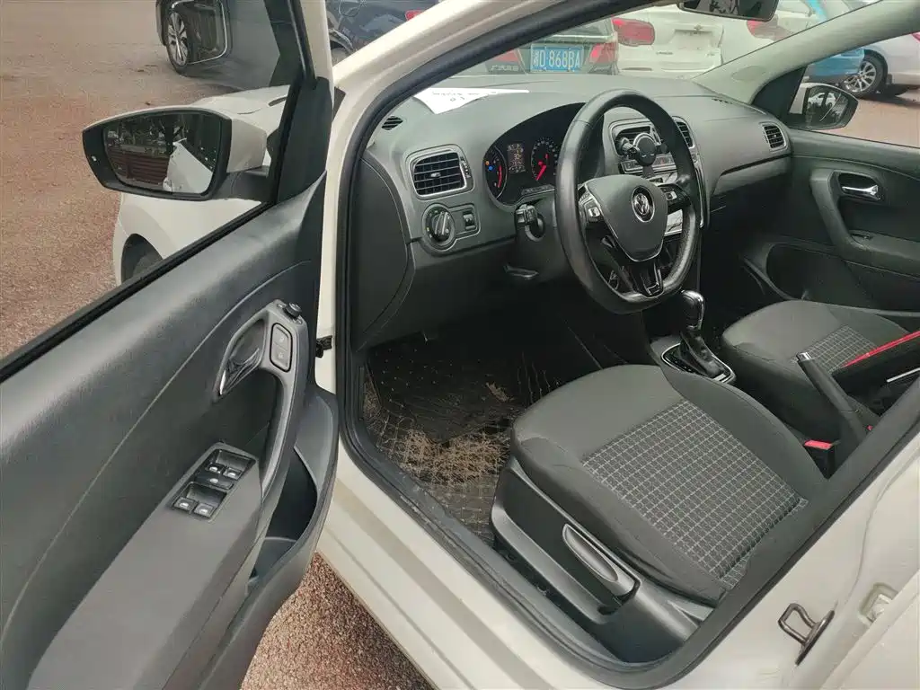 Volkswagen Polo 2018 1.5L Auto Comfort фото 12