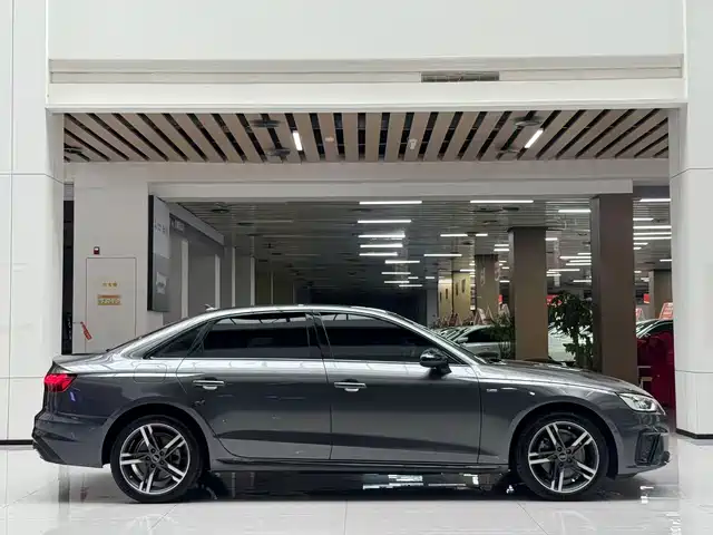 Audi A4L 2022 40 TFSI Luxury Dynamic — фото 4