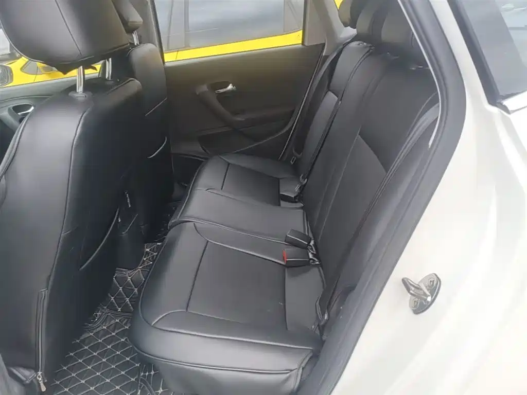 Volkswagen Polo 2016 1.6L Automatic Comfort фото 17