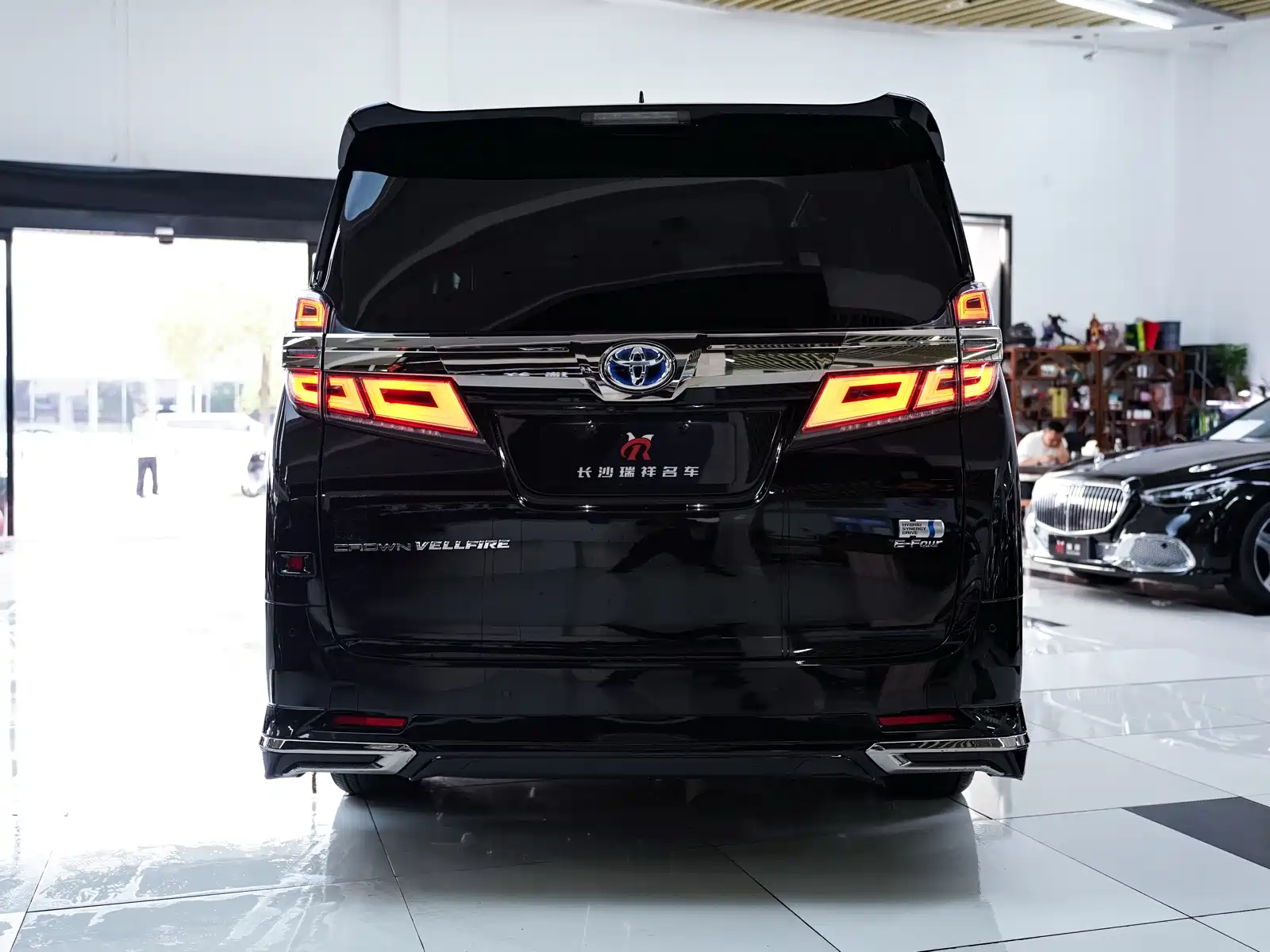 Фото 16 - Toyota Vellfire