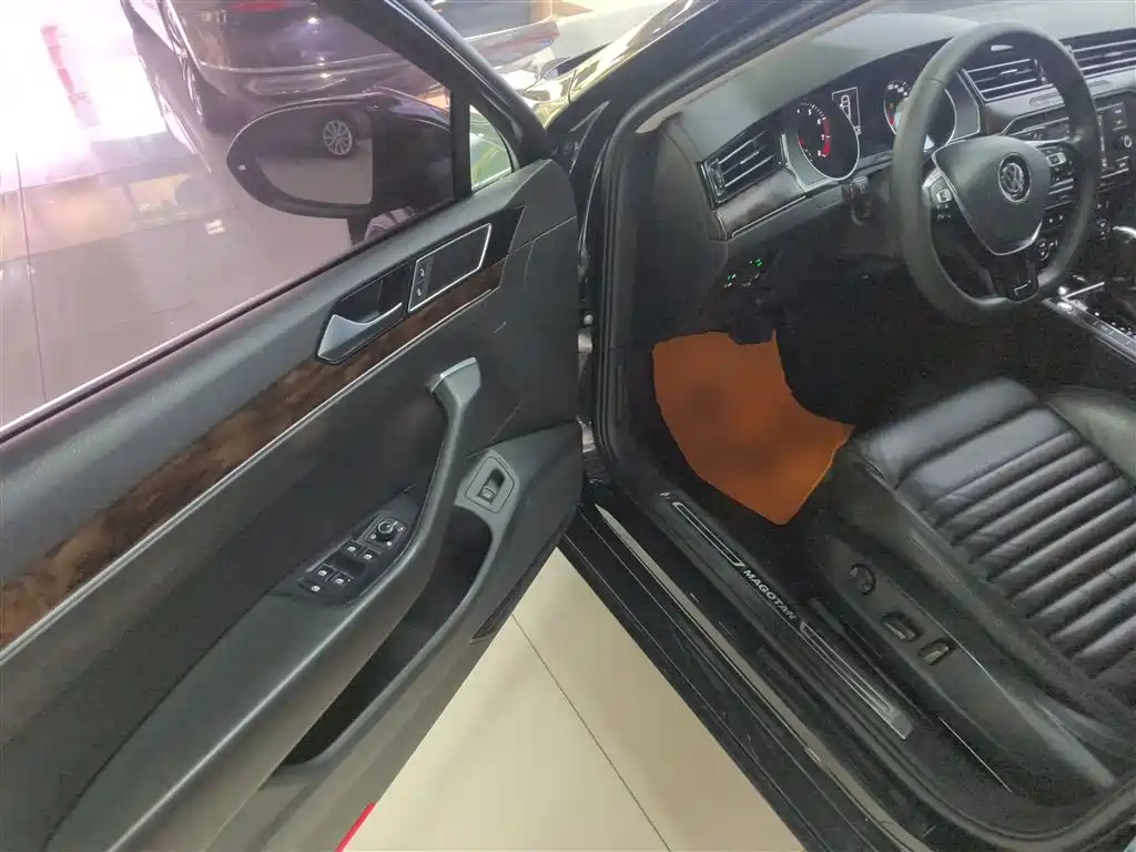 Volkswagen Magotan 2018 Facelift 330TSI DSG Luxury фото 12