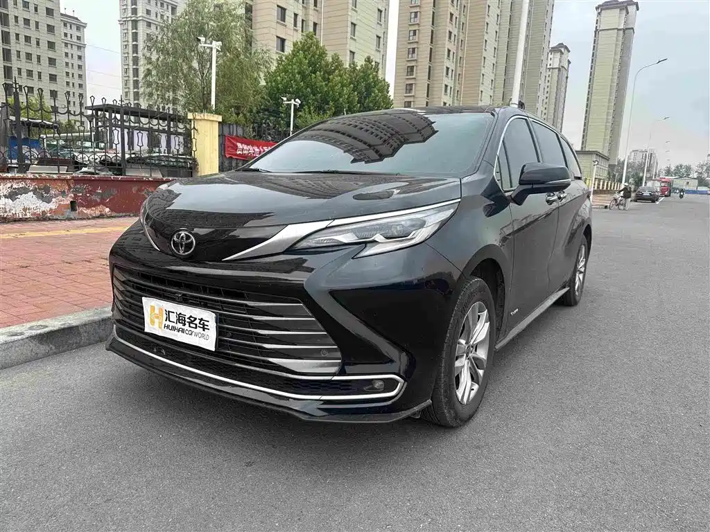 Toyota Sienna 2024 2.5L Hybrid 4WD Premium Edition