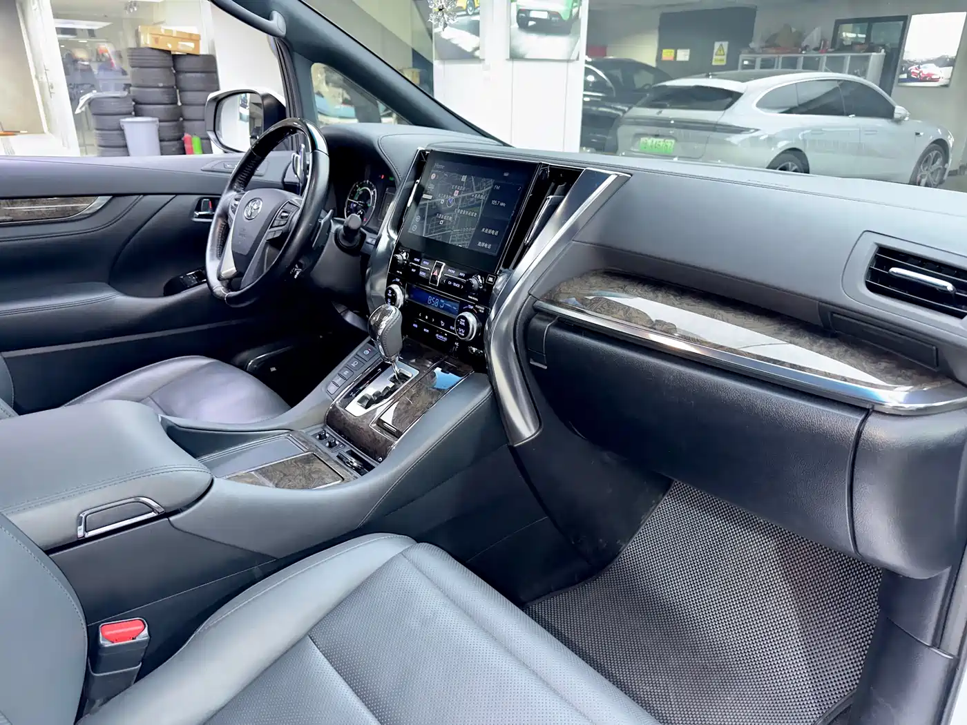 Toyota Alphard 2021 Hybrid 2.5L Premium фото 25