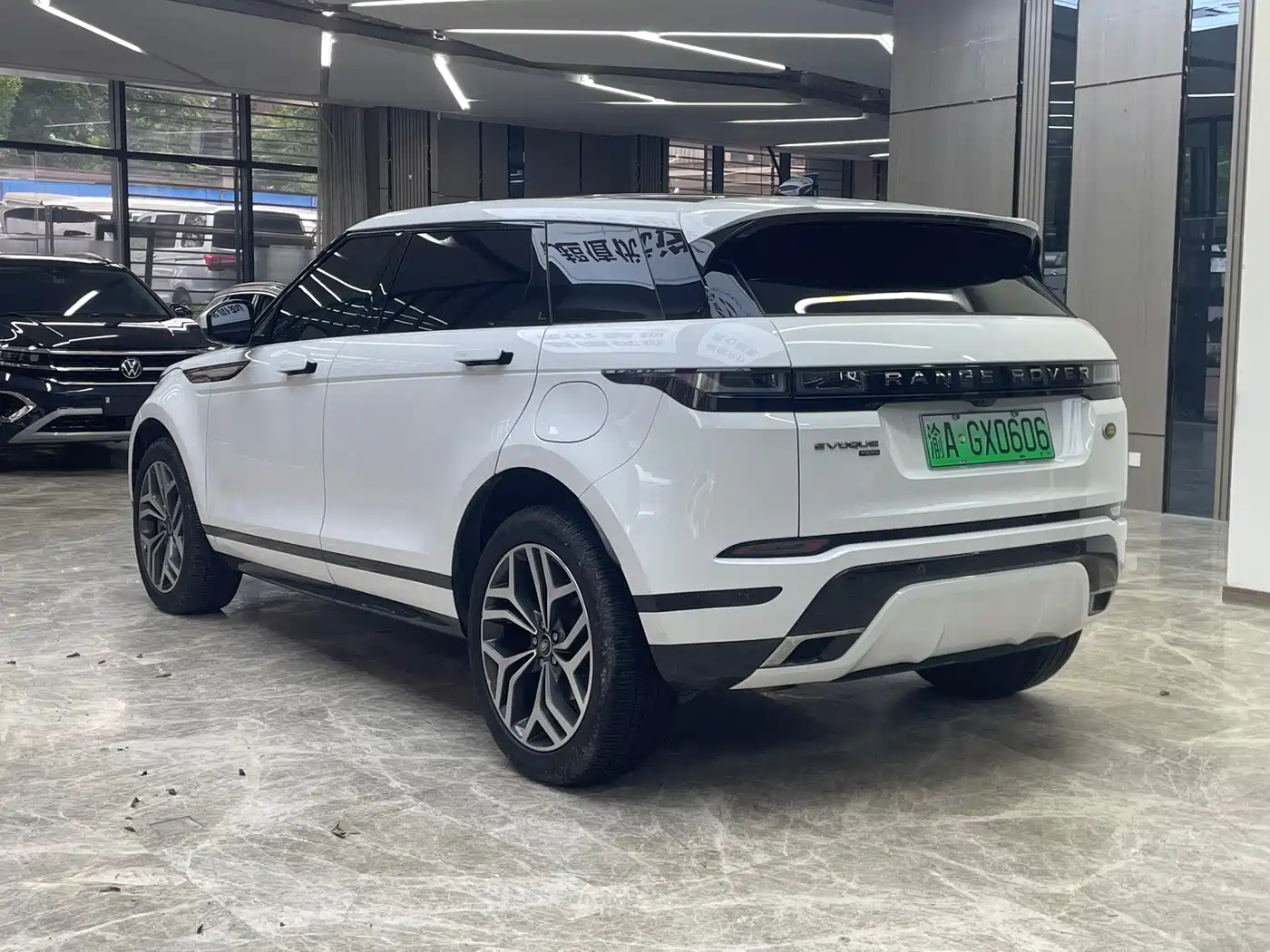 Land Rover Range Rover Evoque New Energy 2023 Range Rover Evoque L P300e Plug-in Hybrid Edition фото 5