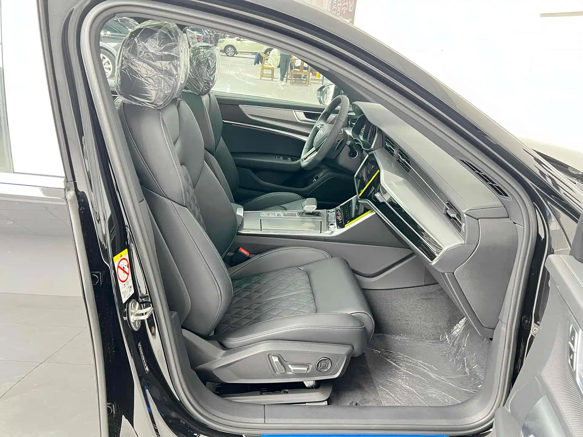 Фото 12 - Audi A6L