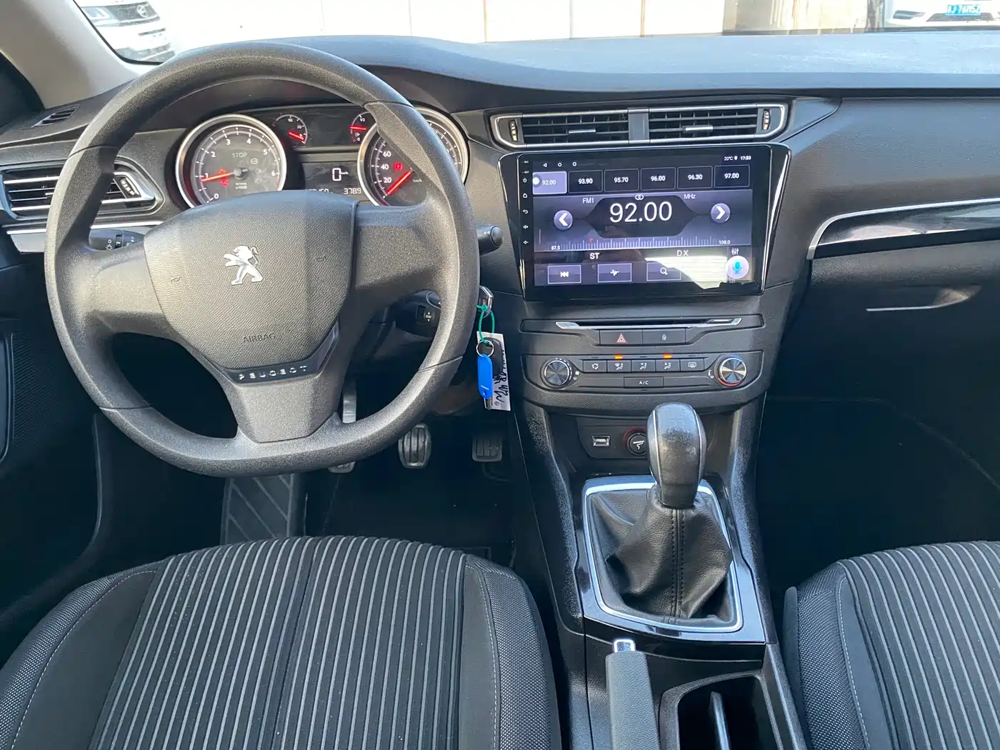 Peugeot 408 2014 1.8L Manual Leading Edition фото 6