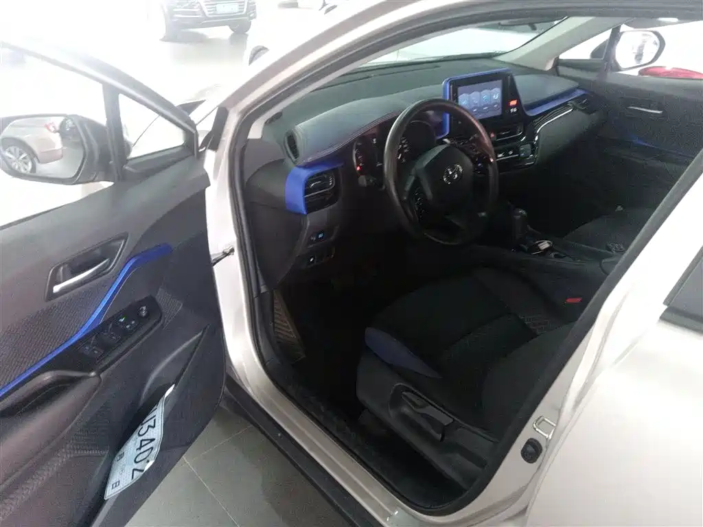 Toyota C-HR 2021 2.0L Comfort Edition фото 12