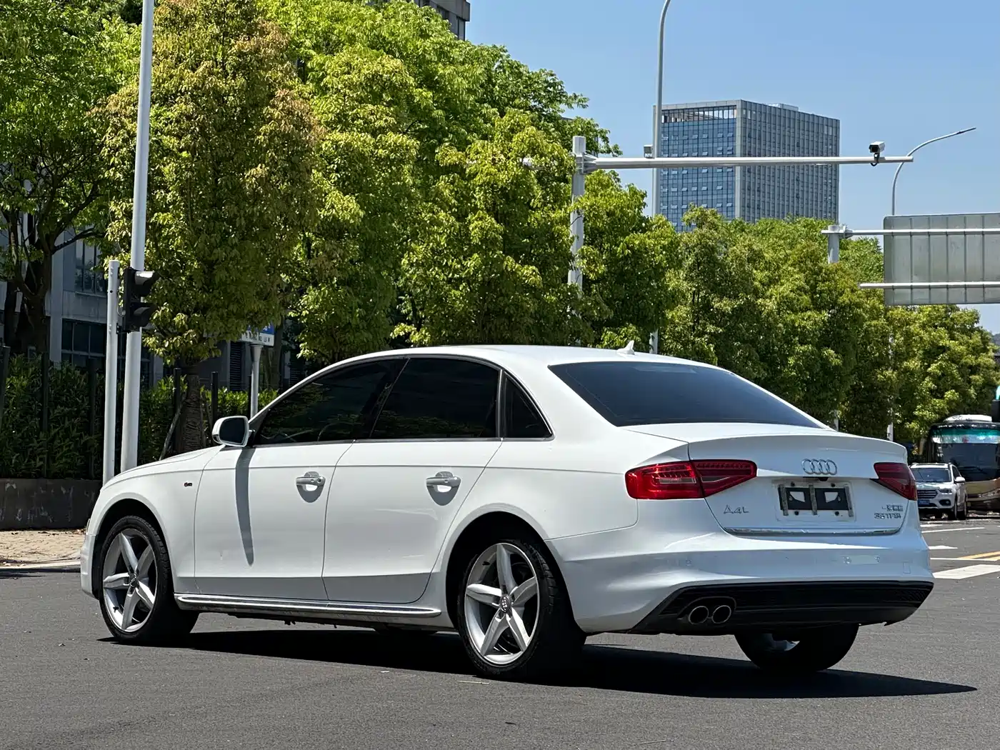 Audi A4L 2016 35 TFSI Automatic Luxury фото 16