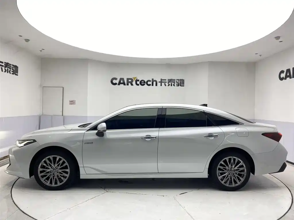 Toyota Avalon 2023 Hybrid 2.5L XLE Premium Edition фото 8