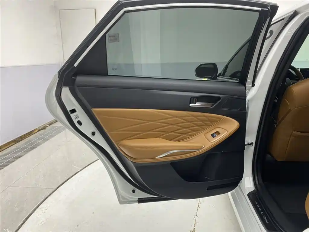 Toyota Avalon 2023 Hybrid 2.5L XLE Premium Edition фото 29