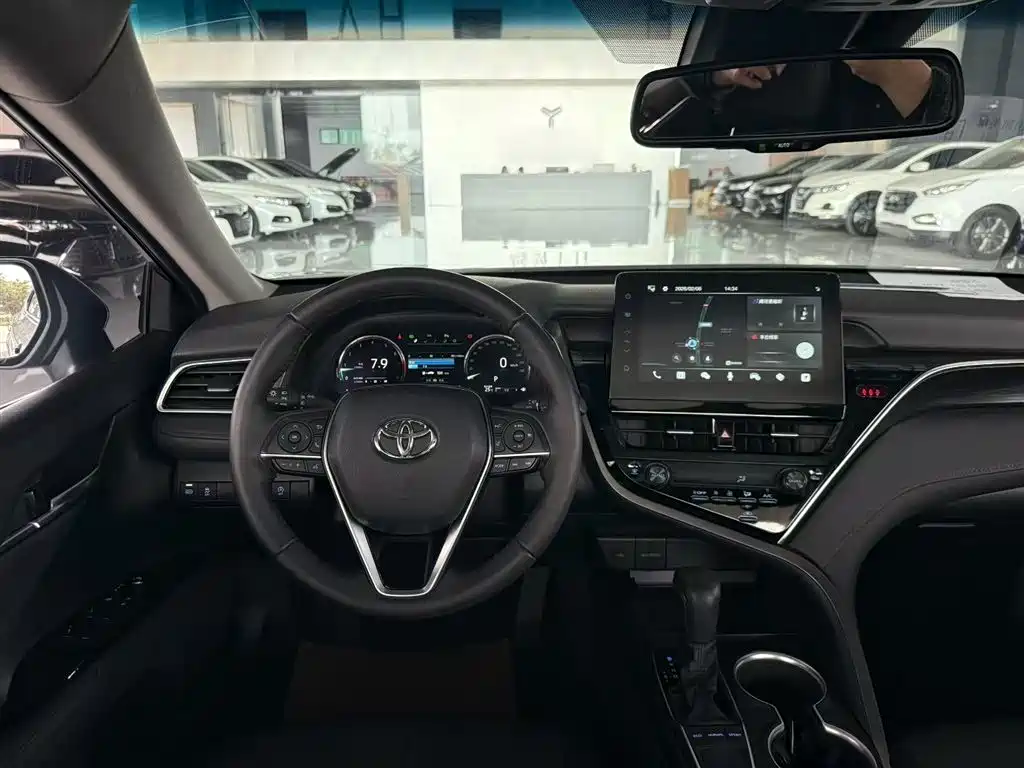 Toyota Camry 2021 2.5G Luxury Edition фото 12