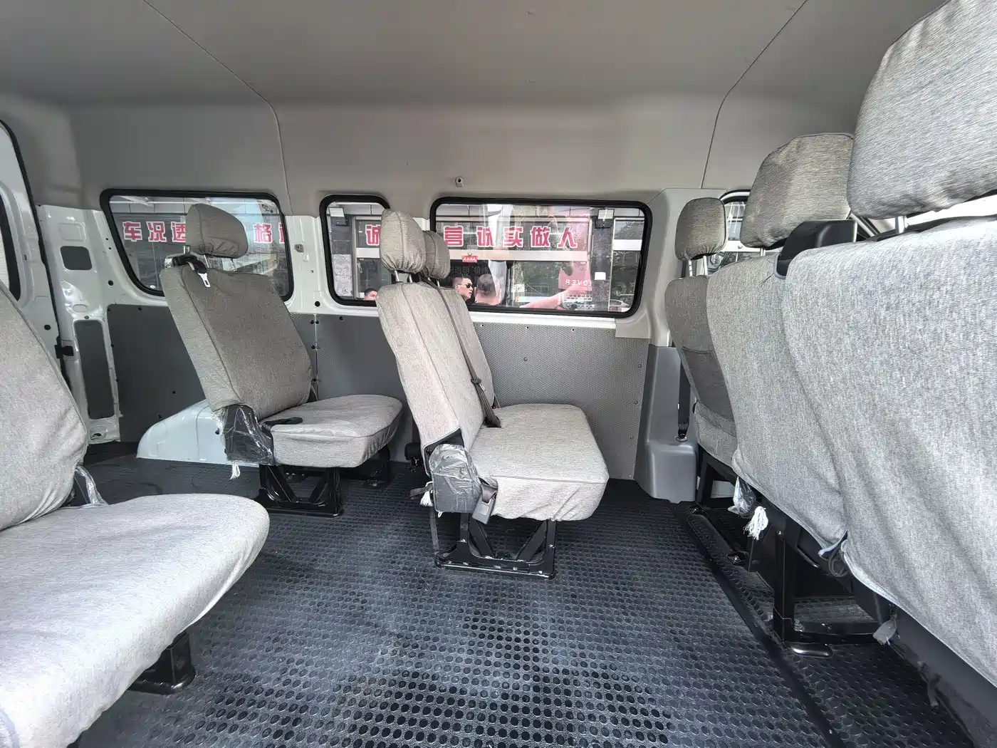 SAIC Maxus Xintu V80 2025 PRO Aoyun 2.0T Manual Long Wheelbase High Roof 6/7/8/9-Seater фото 10