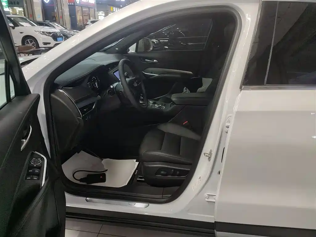 Cadillac XT4 2022 28T FWD Luxury фото 15