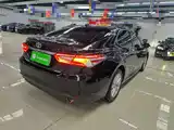 Фото 7 - Toyota Camry