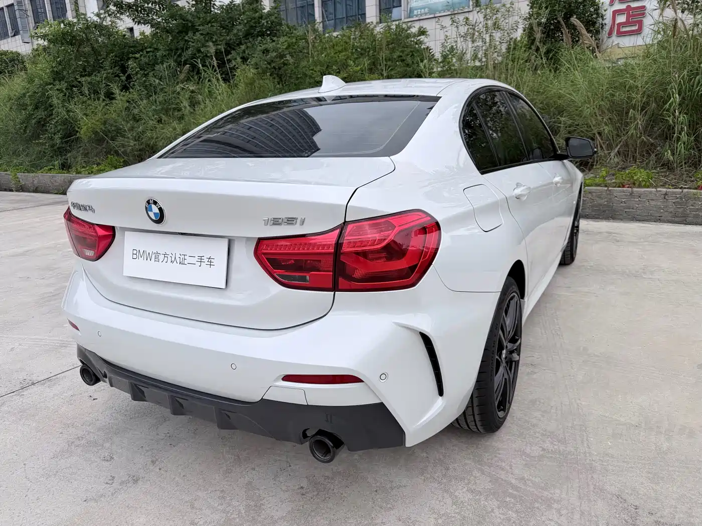 BMW 1 Series 2023 125i M Sport Shadow Edition фото 7