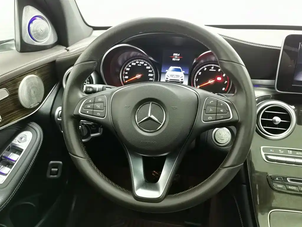 Mercedes-Benz GLC 2018 Facelift GLC 260 4MATIC Luxury фото 11