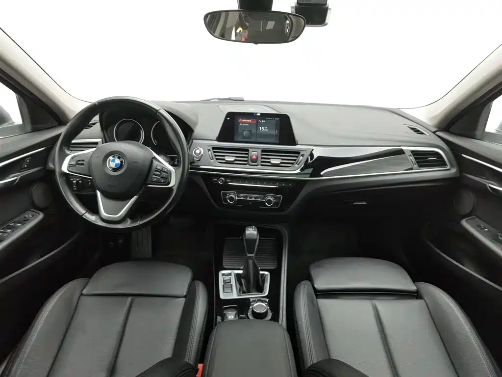 BMW 1 Series 2018 118i Sport Edition фото 5