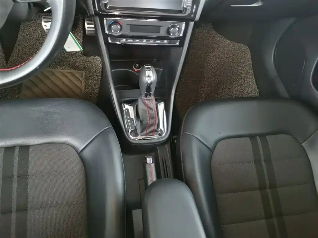 Volkswagen Jetta 2015 1.4TSI Auto Sport фото 14