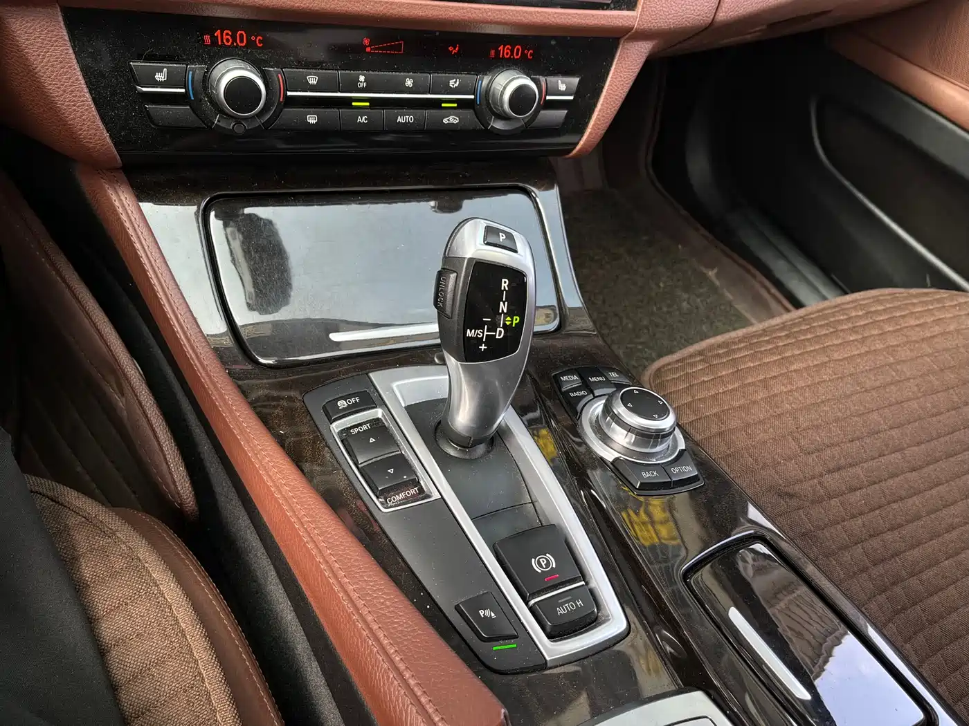 BMW 5 Series 2017 525Li Leading Edition фото 10