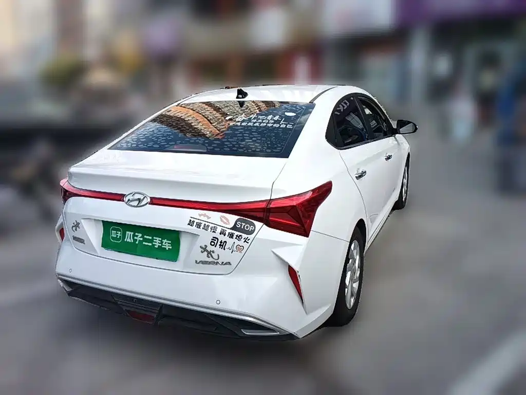 Photo 4 - Hyundai Verna
