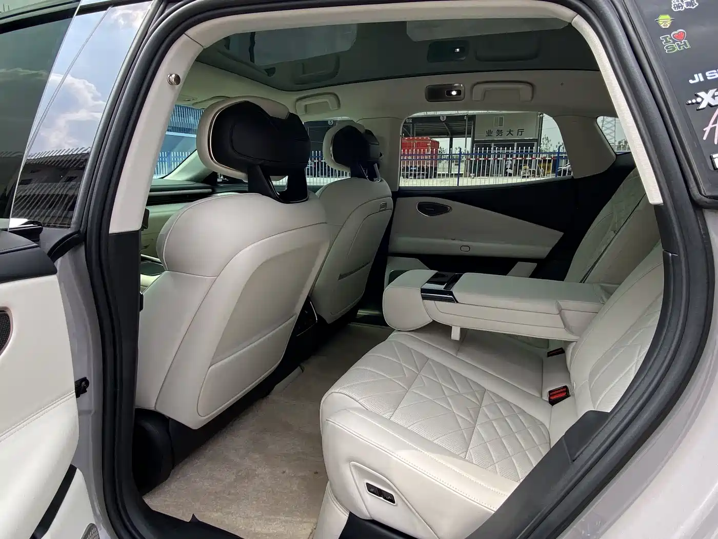 Lynk & Co 10 EM-P 2025 Facelift 240 AWD Ultra Sport Edition фото 9