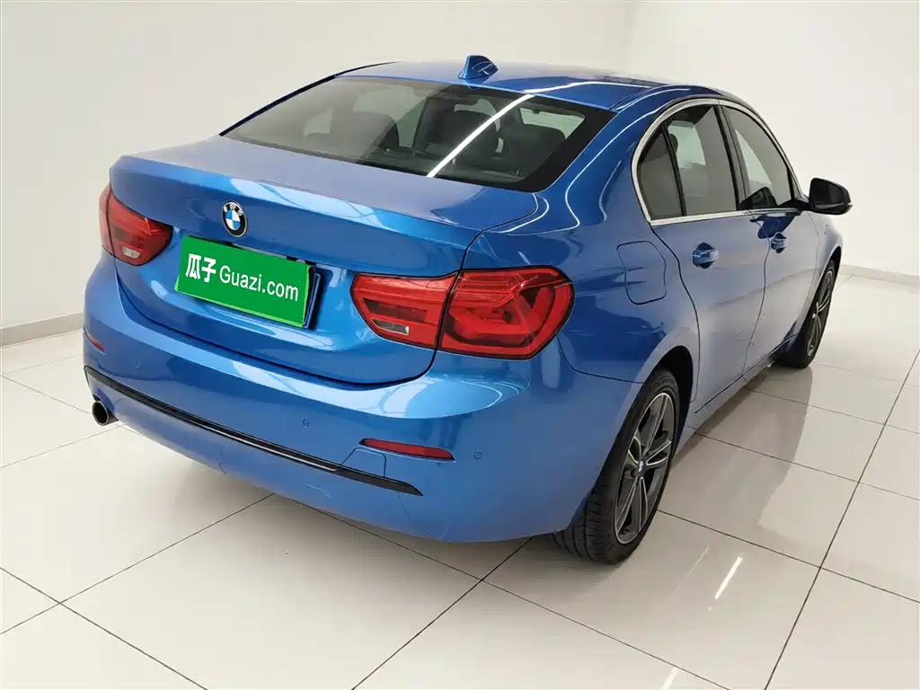BMW 1 Series 2018 118i Sport Edition фото 7