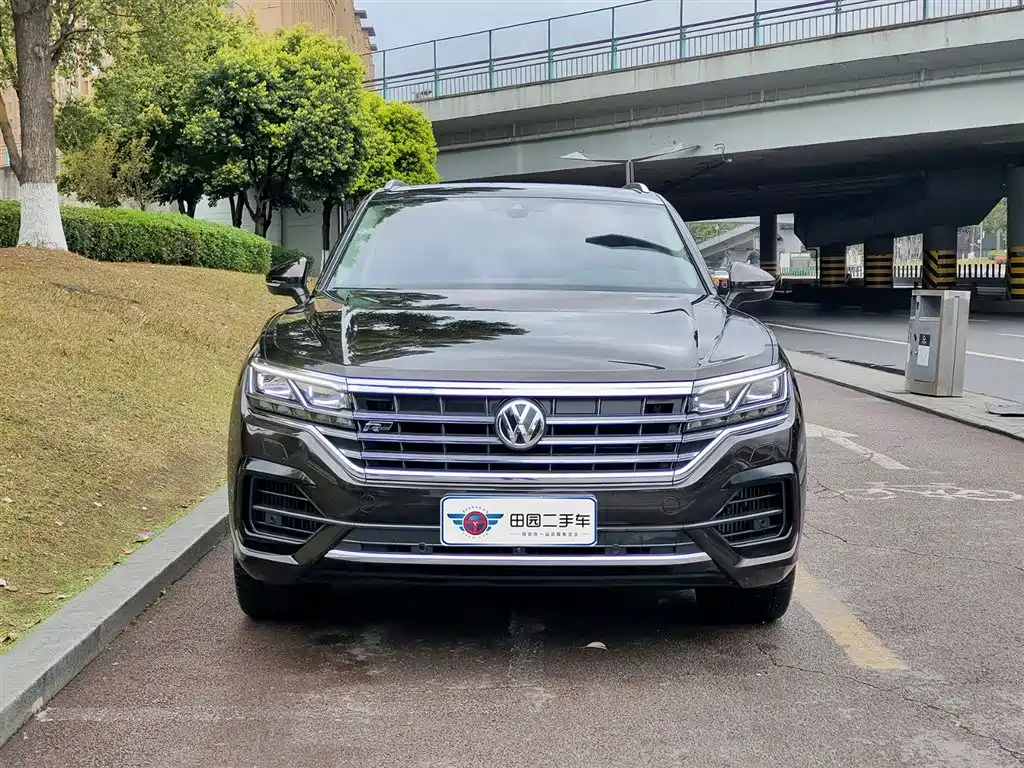 VOLKSWAGEN TOUAREG