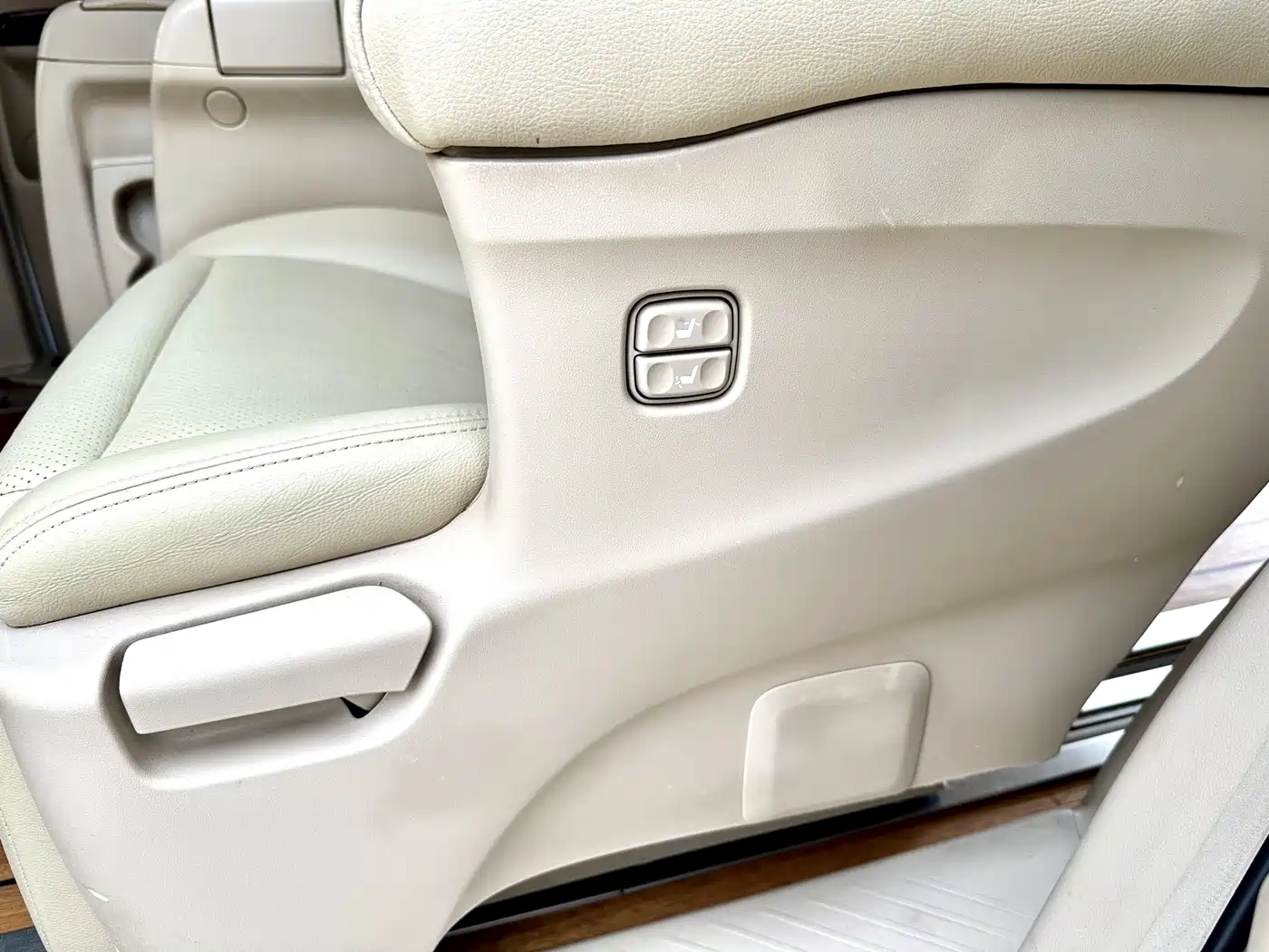 Photo 20 - Toyota Alphard
