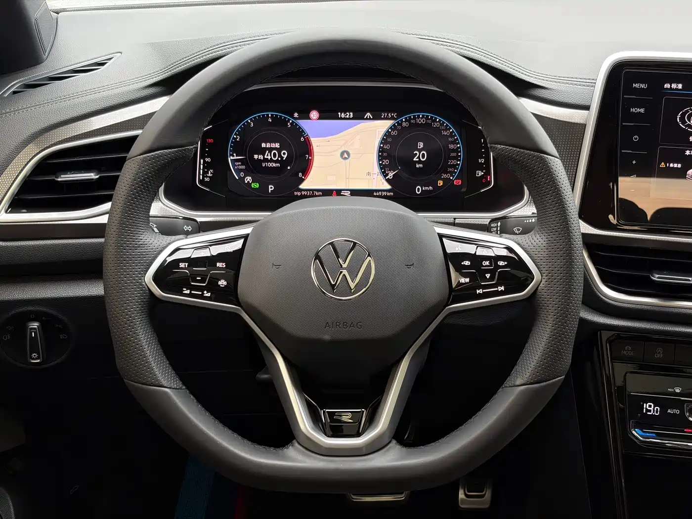 Volkswagen T-ROC 2025 300TSI DSG 2WD Dawn Edition фото 12