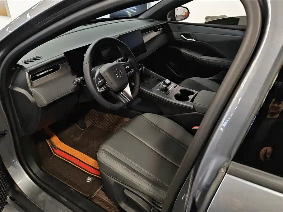 BYD Qin PLUS 2025 DM-i Smart Drive 55KM Leader фото 9