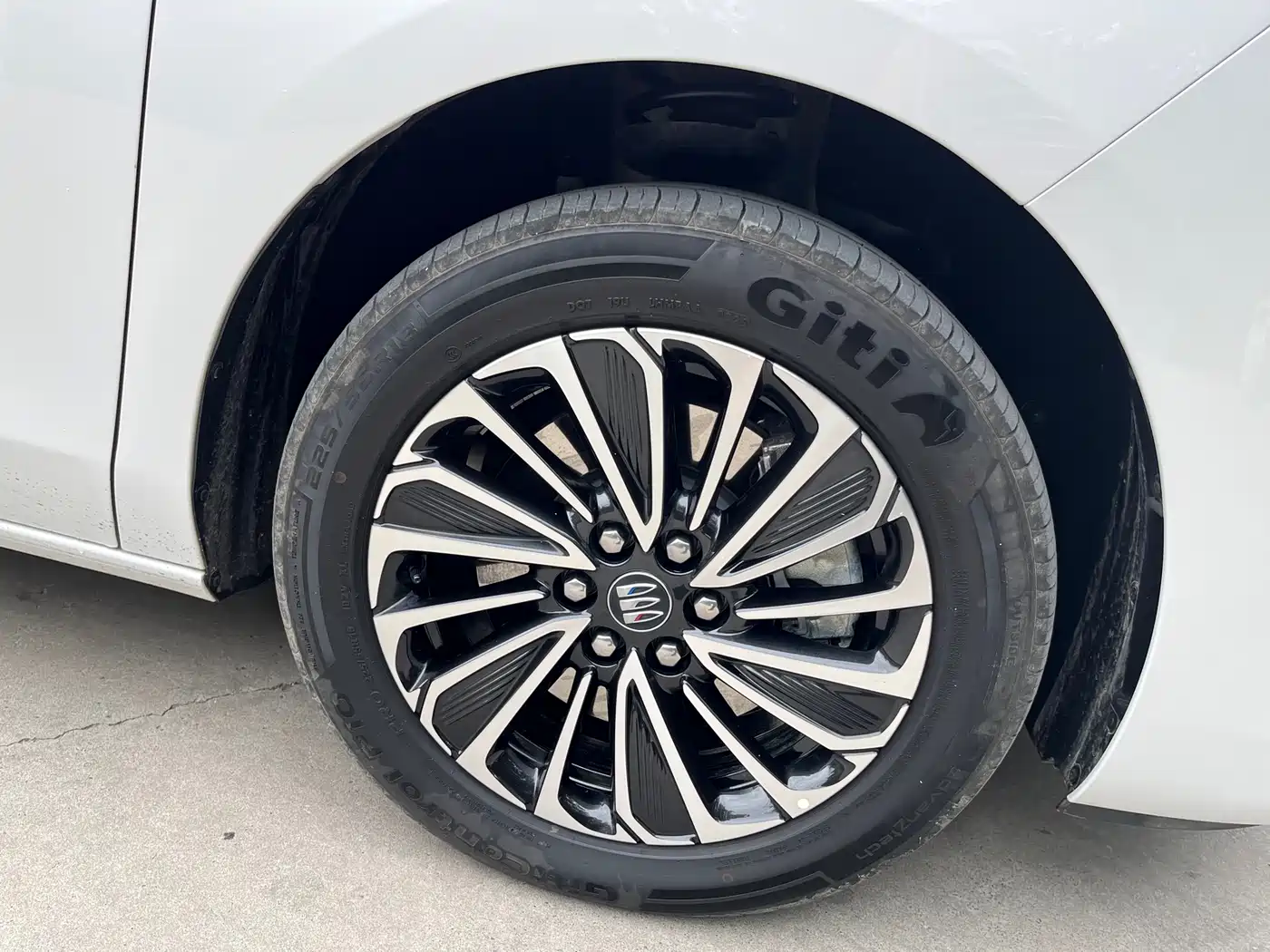 Buick GL8 New Energy 2025 Land Honor Premium Edition 7-Seater фото 24