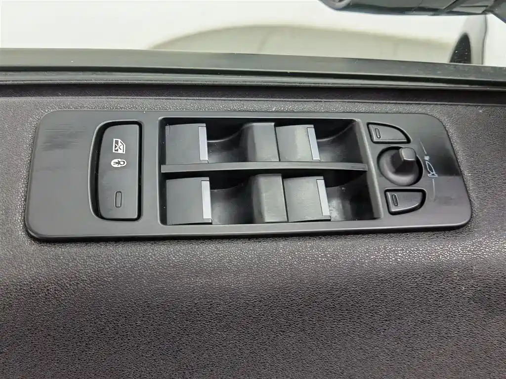Land Rover Discovery Sport 2019 240PS SE Edition China V фото 9