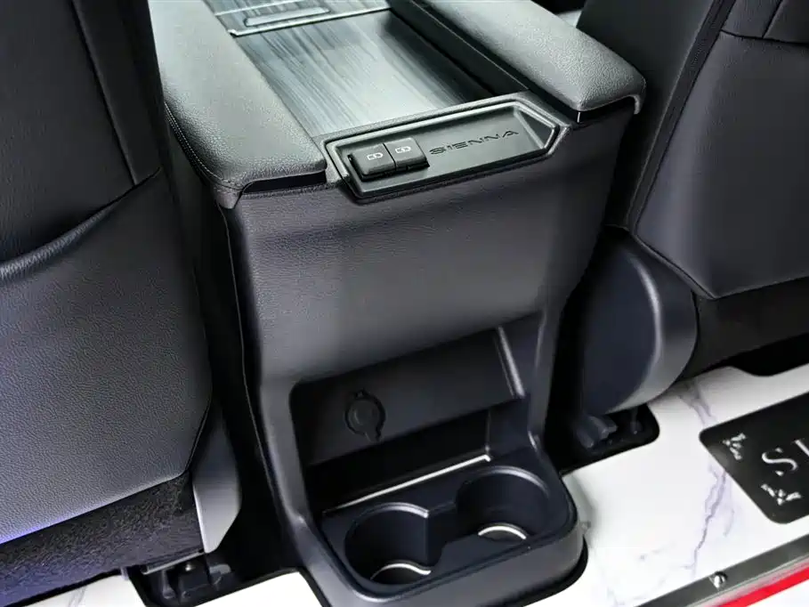 Toyota Sienna 2021 2.5L Hybrid Premium Edition фото 34