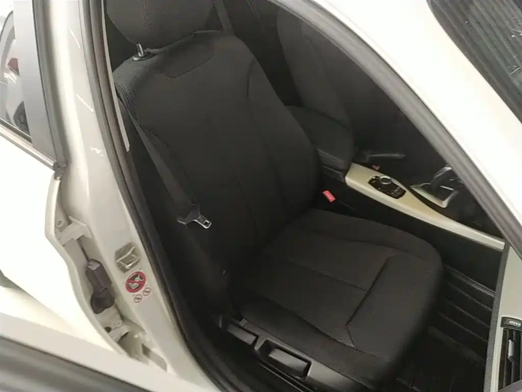 BMW 1 Series (Import) 2016 118i Leading фото 25