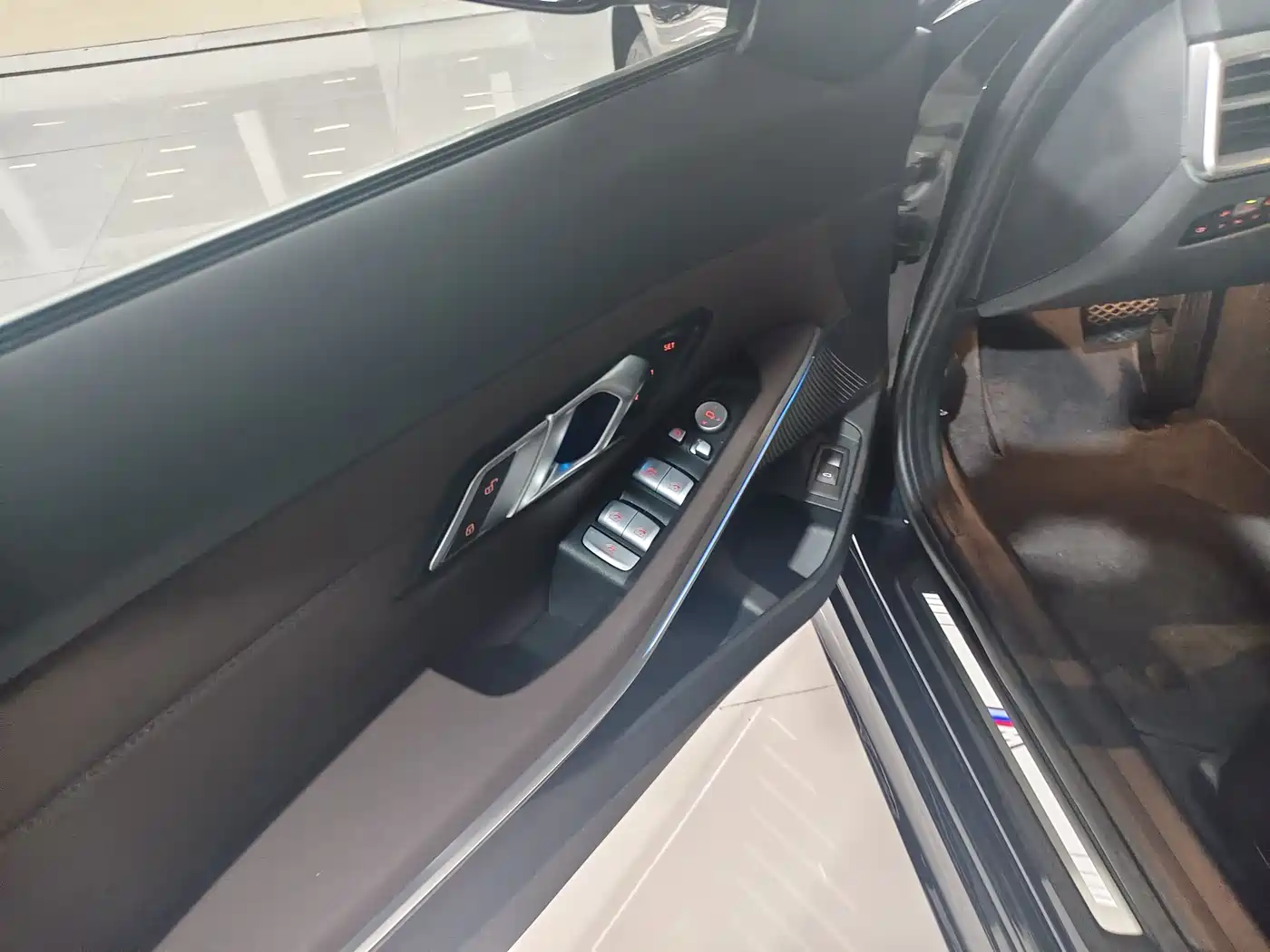 BMW 3 Series 2025 325Li M Sport Package фото 6