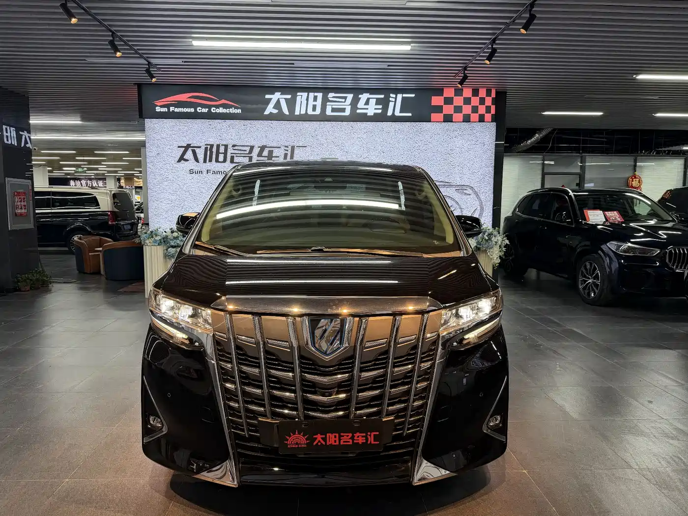 Toyota Alphard 2019 Hybrid 2.5L Luxury фото 2