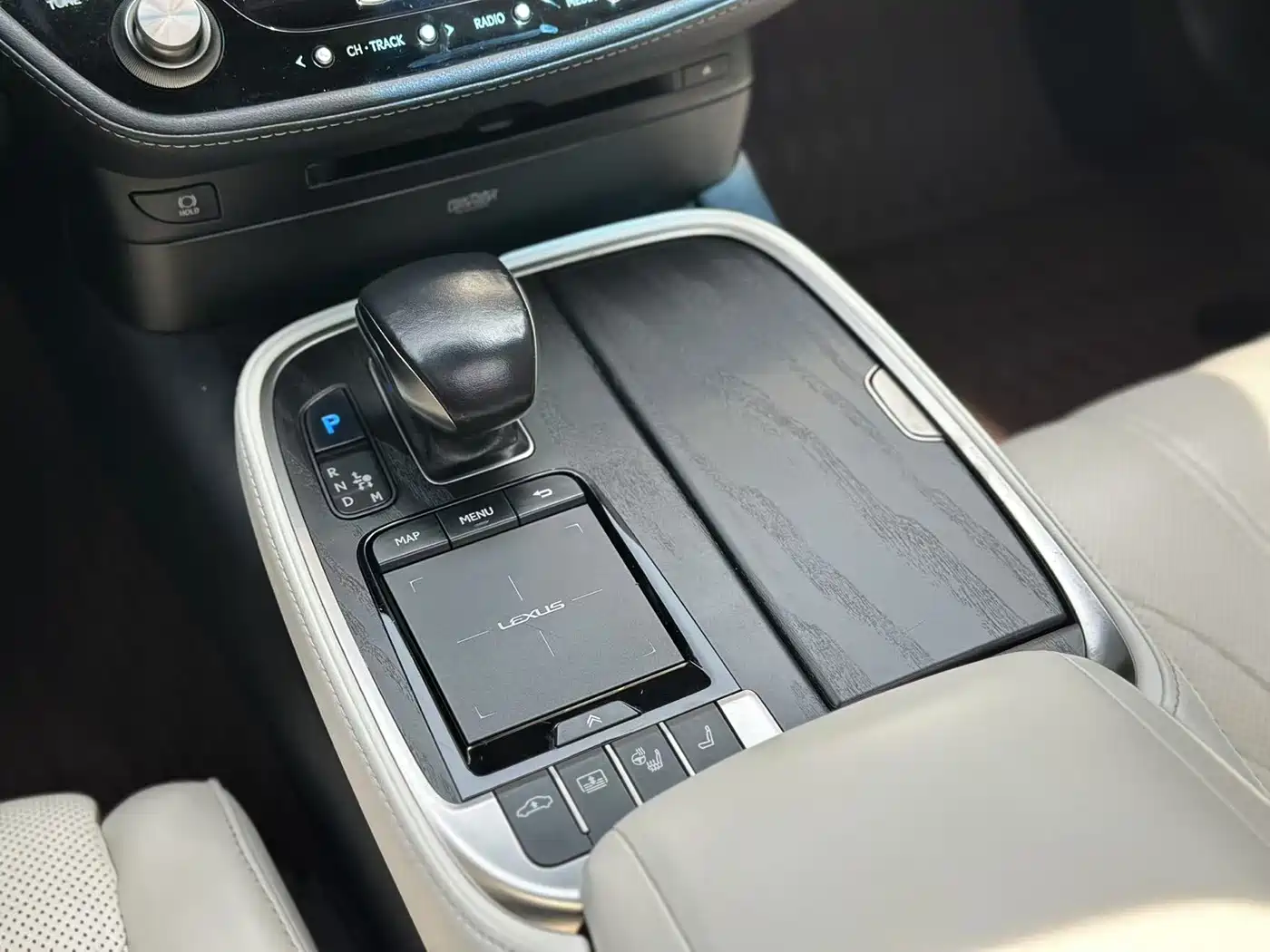 Lexus LS 2021 500h Executive Edition фото 13