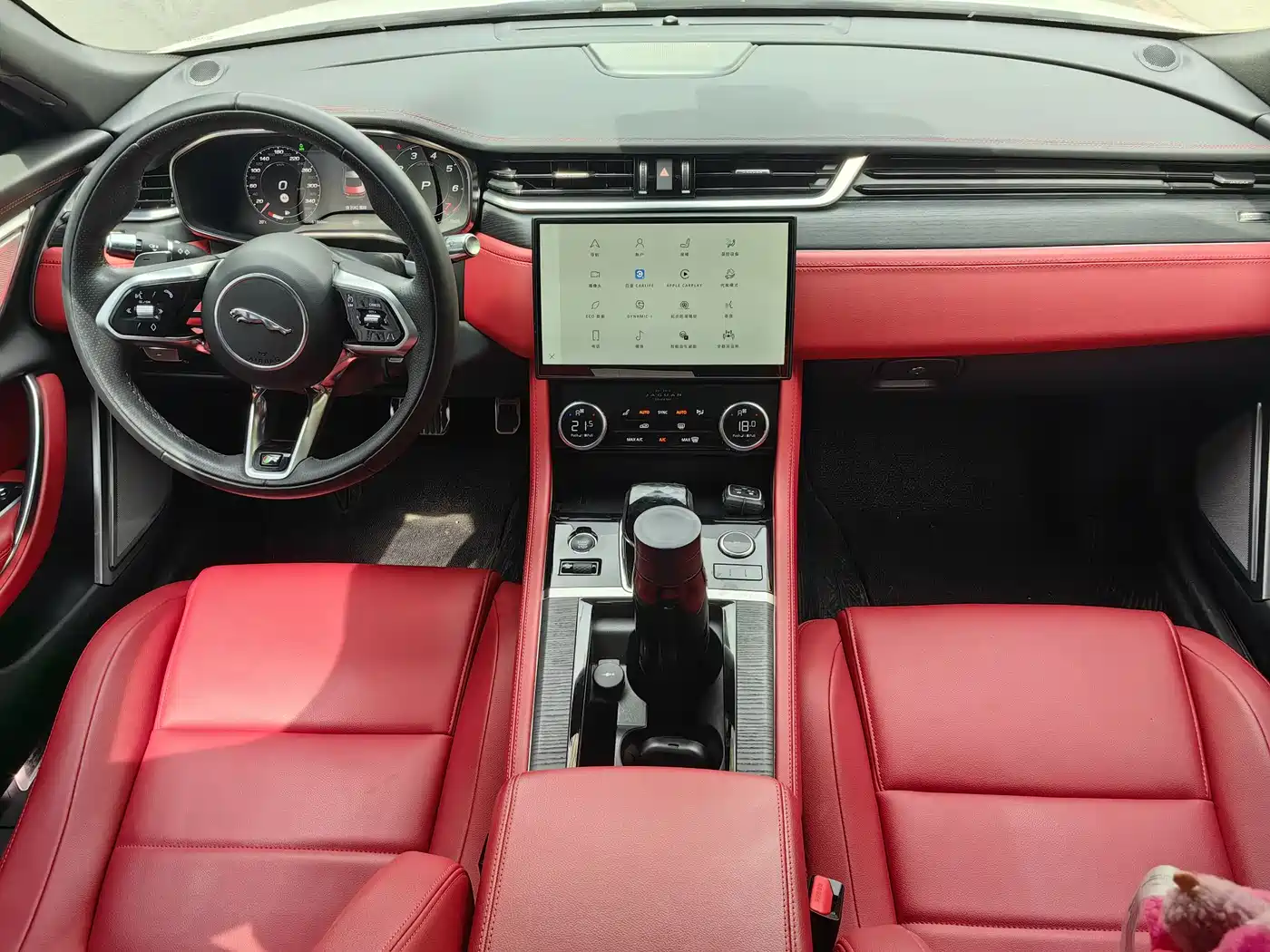 Jaguar XFL 2021 XFL 2.0T P250 AWD Gloss Black Sport Edition фото 15