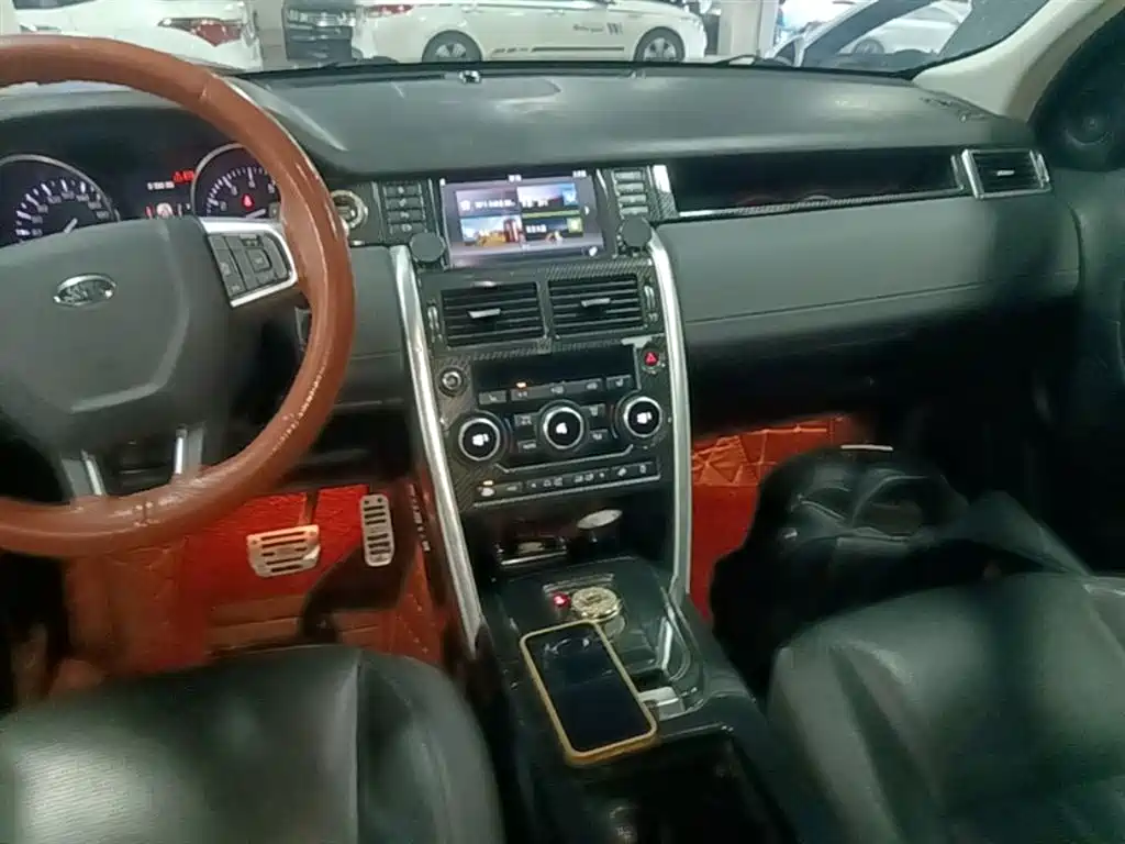 Land Rover Discovery Sport 2016 2.0T HSE фото 5