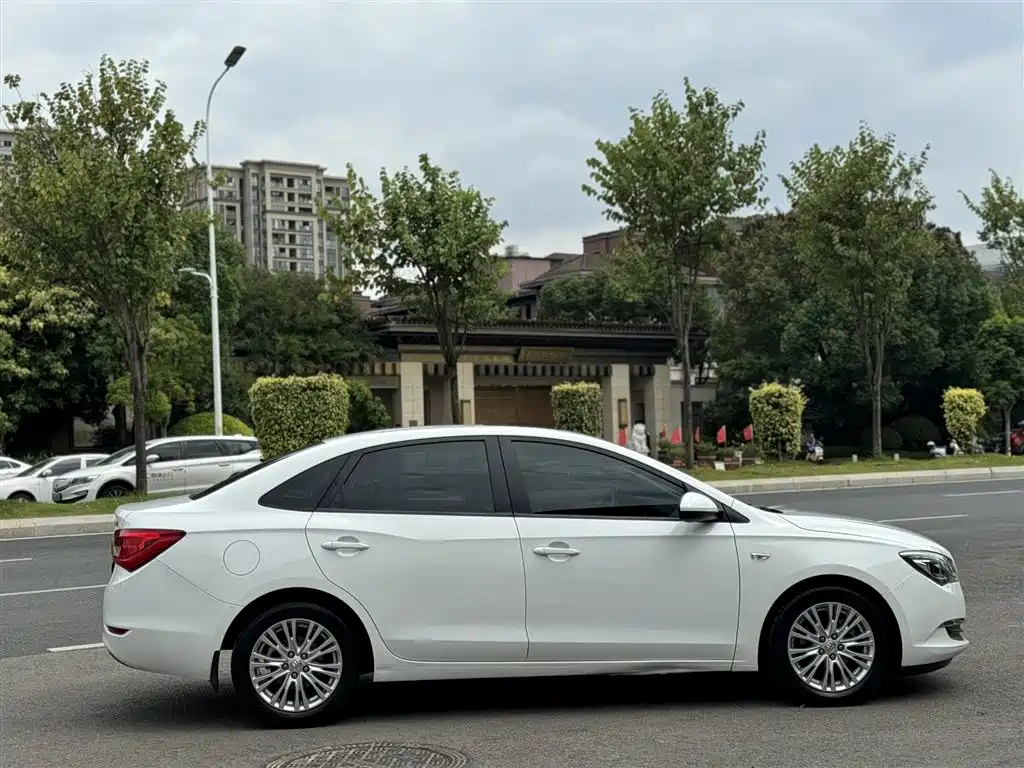 Фото 12 - Buick Excelle