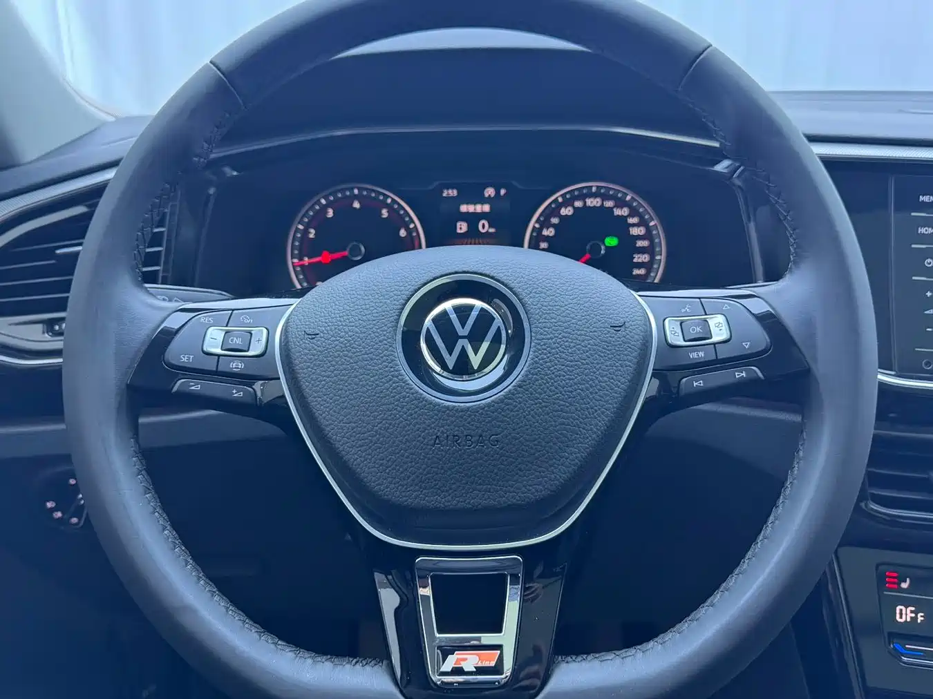 Volkswagen Tayron 2022 280TSI 2WD Luxury Smart Connect Edition фото 10