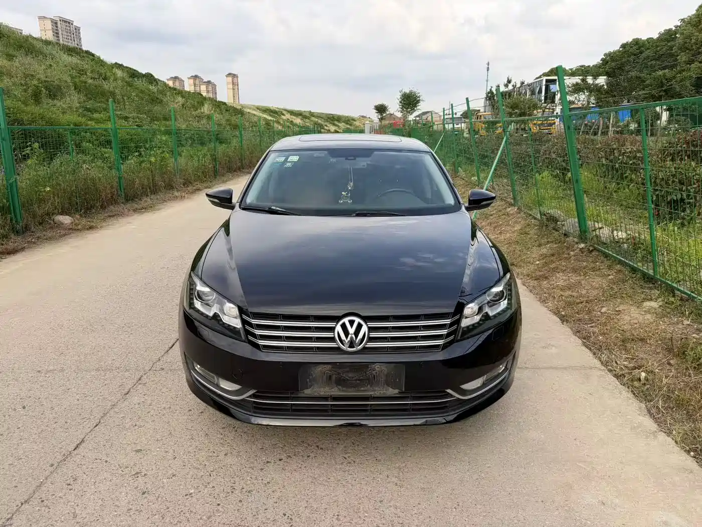 Volkswagen Passat 2015 1.8TSI DSG Prestige Edition фото 2