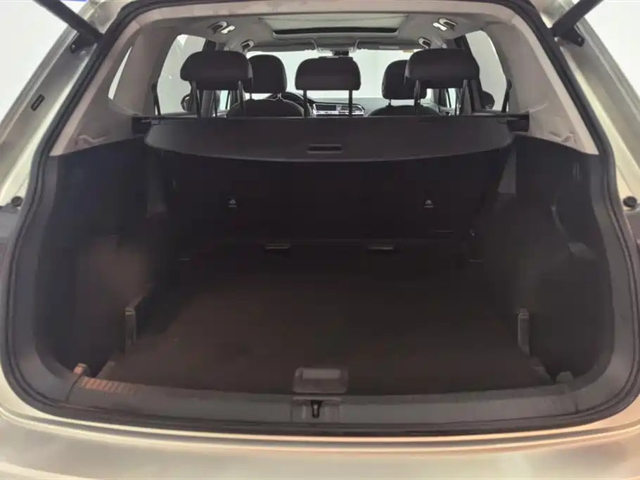 Volkswagen Tiguan L 2021 330TSI Automatic 2WD R-Line Premium фото 4