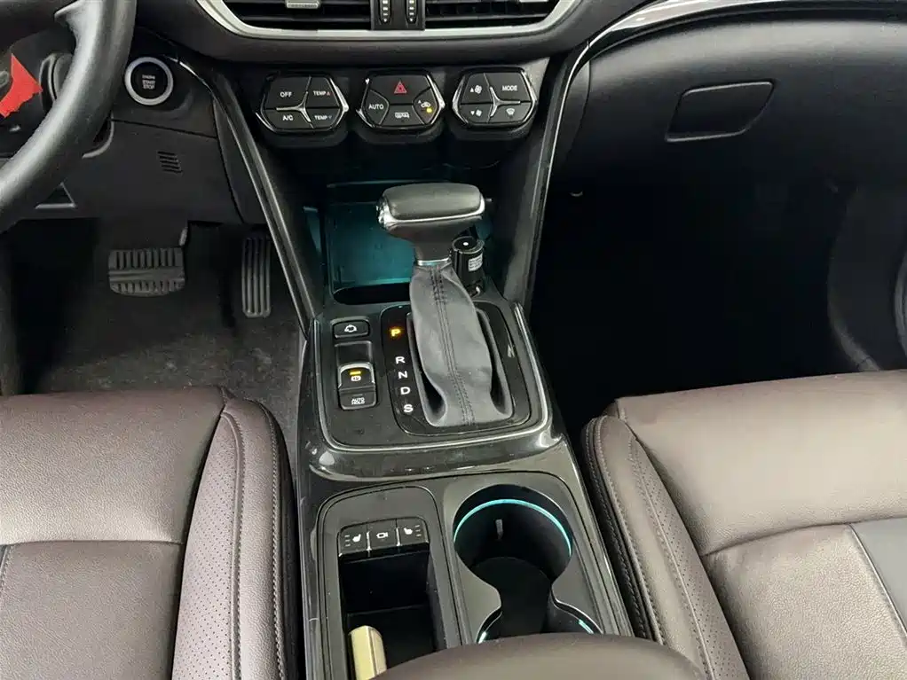 GAC Trumpchi Trumpchi GS4 2018 235T Auto 2WD Supreme Edition фото 16